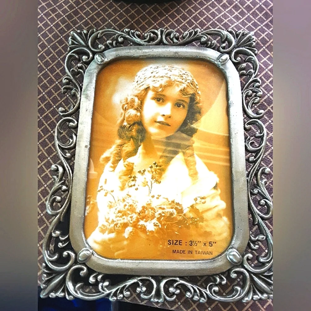 Silver tone picture frame, vintage inspired.